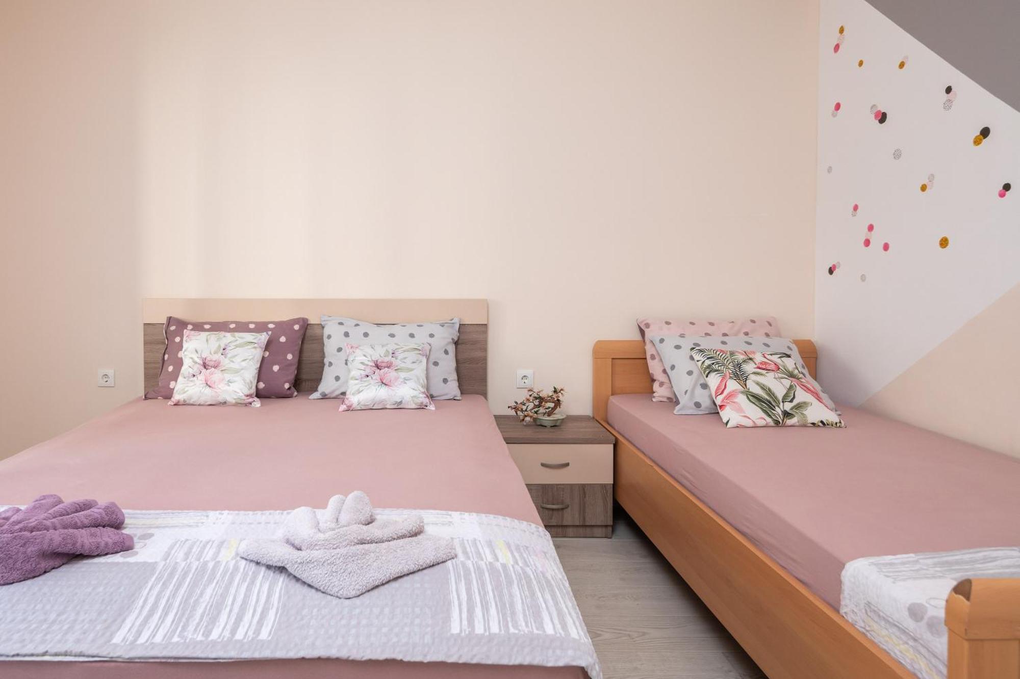Apartments Ivan Omiš Екстериор снимка